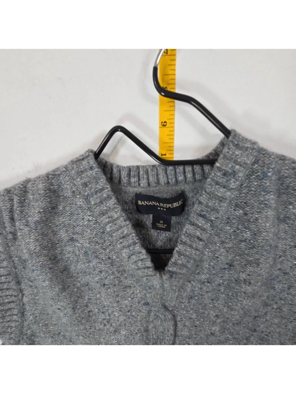 Banana Republic gray speckled wool-blend V-neck Medium